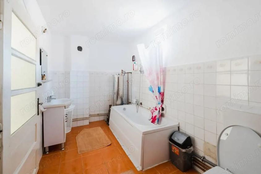 Casă cu Teren 2634 Mp în Jebel