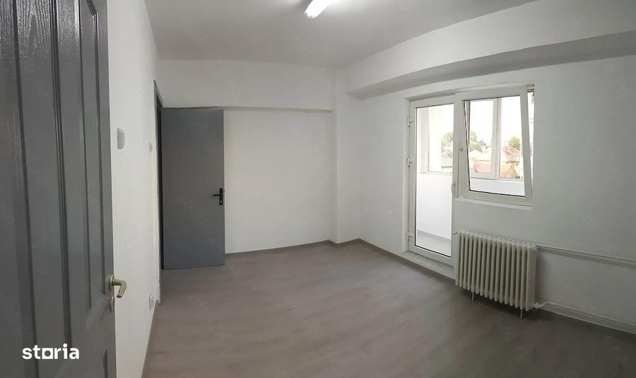 Apartament cu 4 camere în Tineretului
