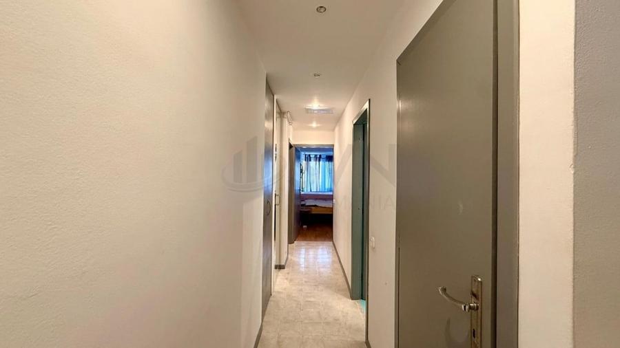 Apartament cu 3 camere decomandat în Polonă
