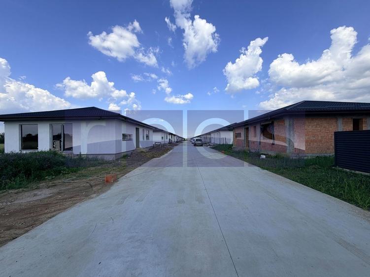 Casă individuală cu 4 camere cu Canalizare în Dimieni