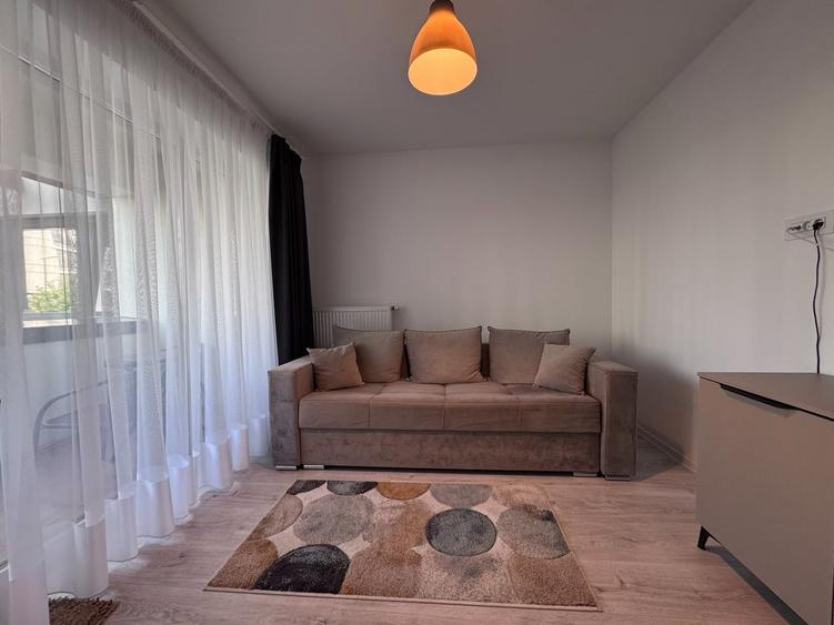Apartament cu 2 camere decomandat, mobilat în Tractorul