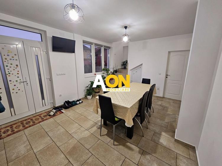 Casă individuală cu 5 camere cu Canalizare în Cetate