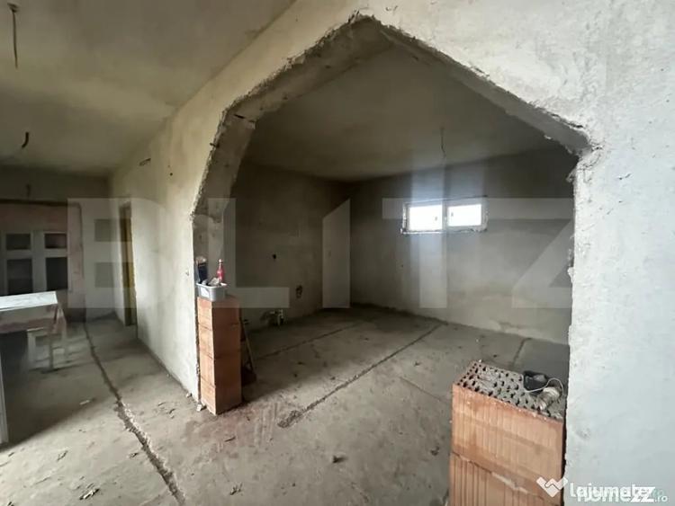Casă cu 3 camere cu Teren 2967 Mp în Vest