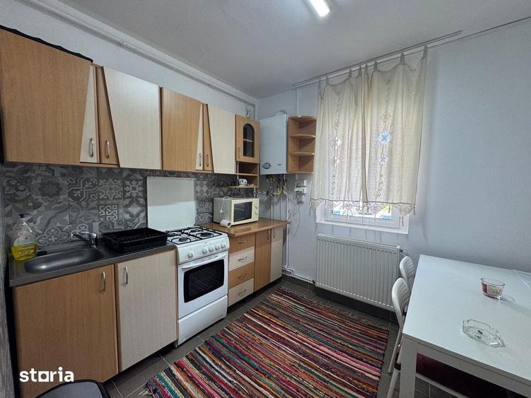 Apartament cu 3 camere decomandat în Mărăcineni