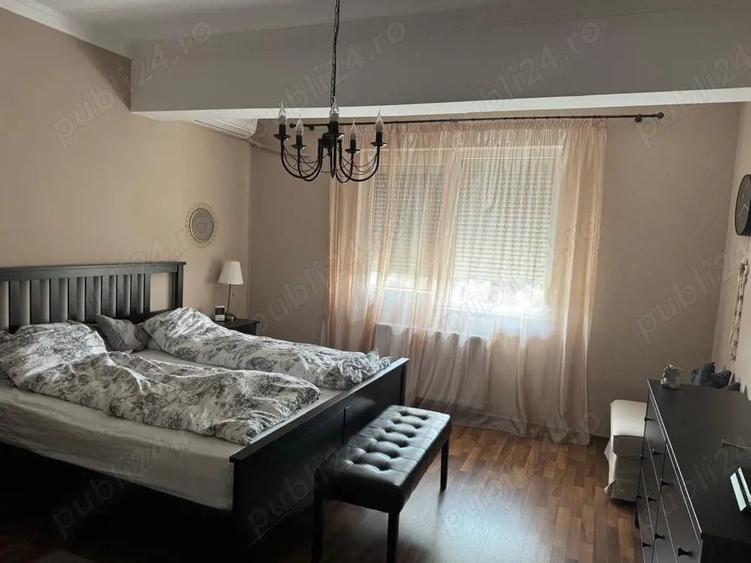Apartament cu 4 camere decomandat în Central