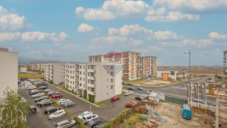 Apartament cu 3 camere decomandat în Tractorul