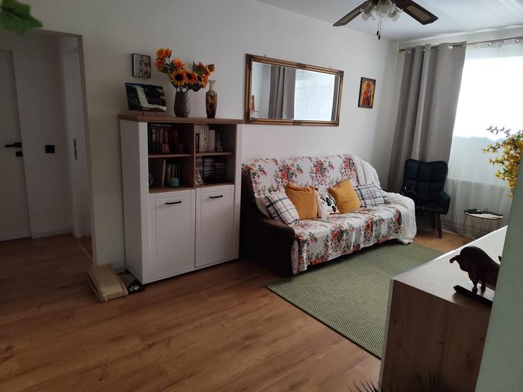 Apartament cu 3 camere semidecomandat în 1 Decembrie 1918