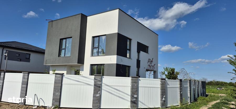 Casă cu 4 camere cu Teren 250 Mp în Balotești