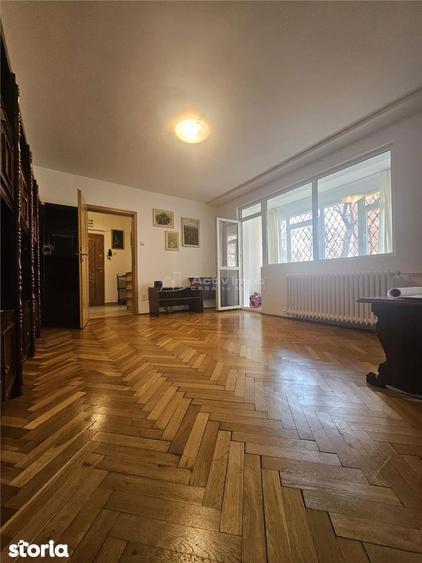 Apartament cu 3 camere decomandat în Tei