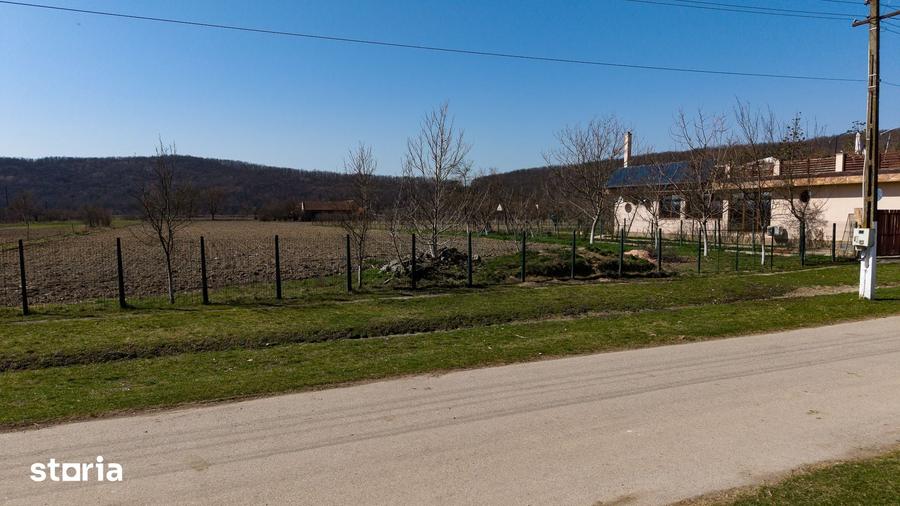 Teren de 2970 mp, în Mașloc