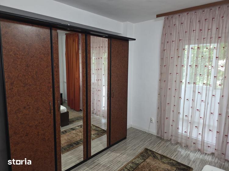Apartament cu 3 camere decomandat, mobilat în Vitan