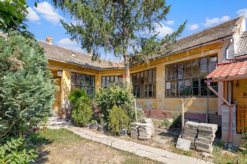 Casă cu 5 camere cu Teren 853 Mp în Ultracentral