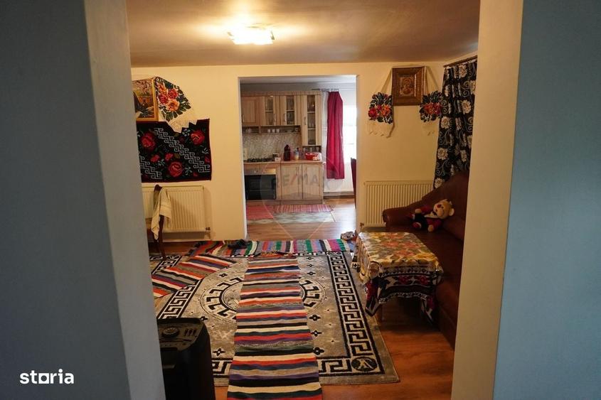 Casă cu 4 camere în Dragomirești