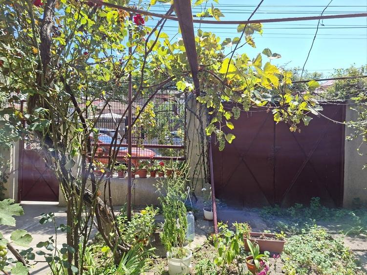 Casă cu 6 camere cu Teren 150 Mp în Nord