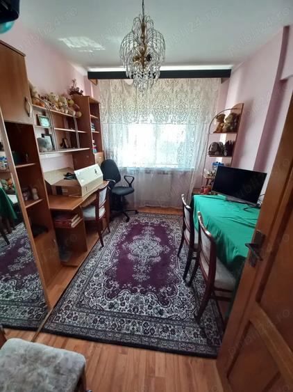 Apartament cu 4 camere decomandat în Unirii