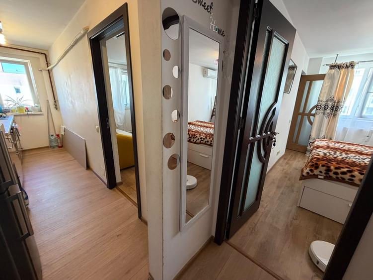Apartament cu 3 camere semidecomandat în Pantelimon