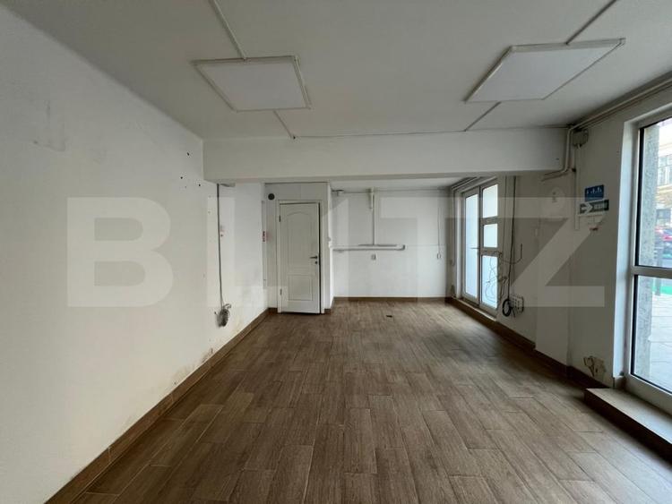 Birou, de 30 mp, în Central
