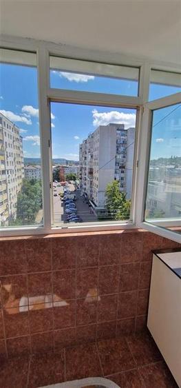 Apartament cu 3 camere decomandat, mobilat în Mircea cel Bătrân