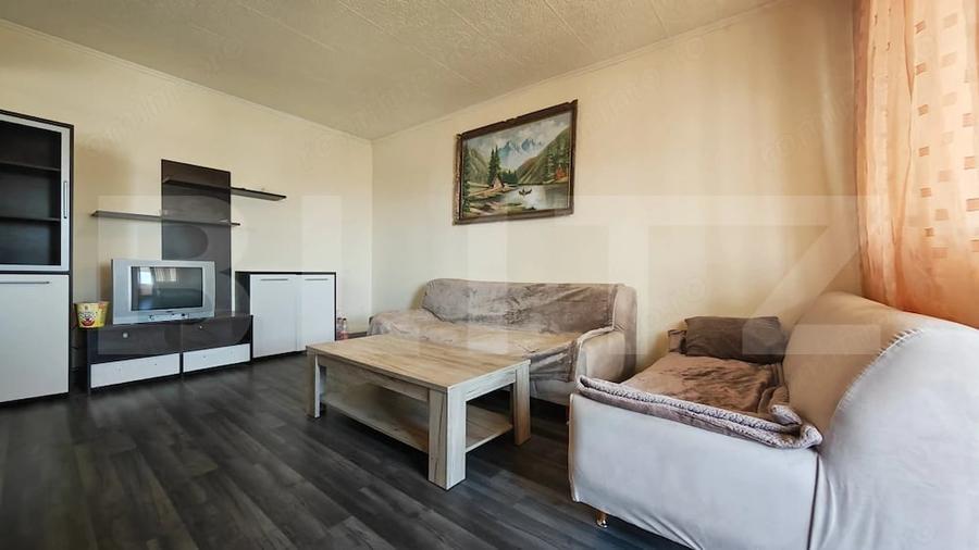 Apartament cu 3 camere,decomandat, zona Nufarul - 3