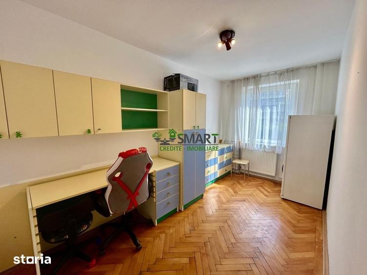 Apartament cu 3 camere semidecomandat în Săsar