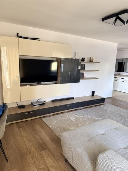 Apartament cu 2 camere decomandat în Tractorul