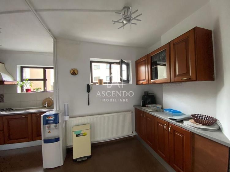 Apartament cu 6 camere decomandat, mobilat în Arcul de Triumf