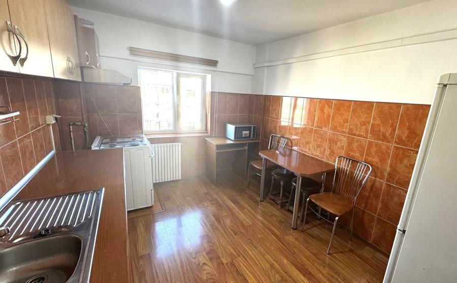 Apartament cu 3 camere decomandat, mobilat în Cantacuzino