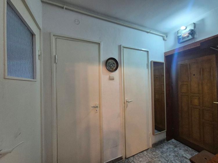 Apartament cu 3 camere semidecomandat, mobilat în Astra