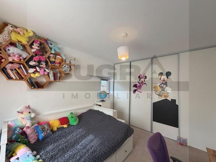 Apartament cu 3 camere decomandat în Europa