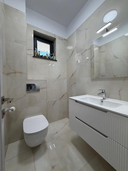 Duplex cu 4 camere cu Canalizare în Central