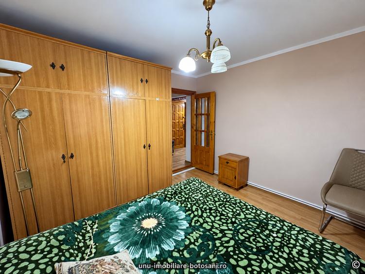 Apartament cu 3 camere decomandat în Sud-Vest
