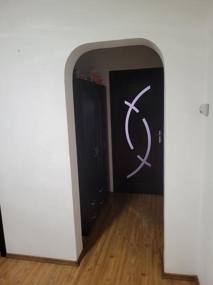 Inchiriez apartament cu 3 camere zona centrala - 7