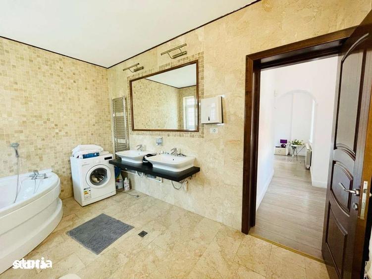 Casă cu 6 camere cu Teren 737 Mp în Parcul Carol