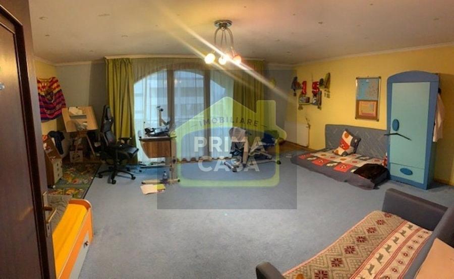 Duplex cu 10 camere cu Canalizare în Săsar