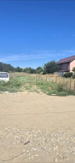 Teren de 1500 mp, în Pruni