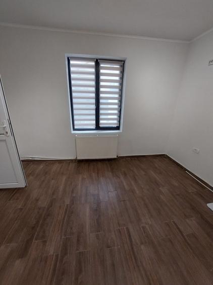 Casă individuală cu 3 camere cu Canalizare în Trocadero