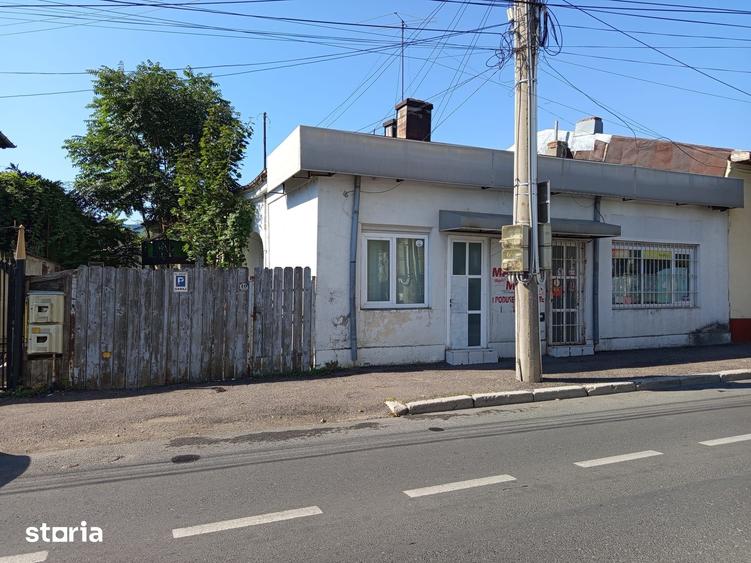 Casă cu 7 camere cu Teren 330 Mp în Central