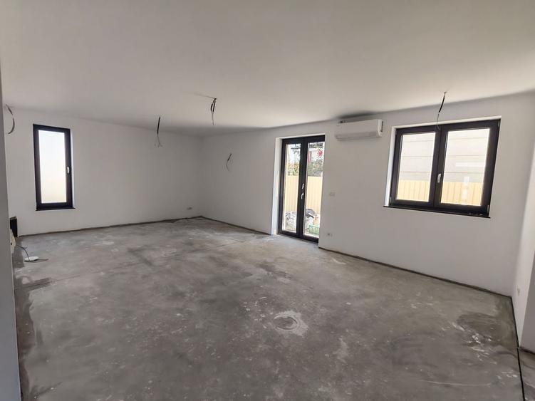 Duplex cu 4 camere cu Canalizare în Dumbrăvița
