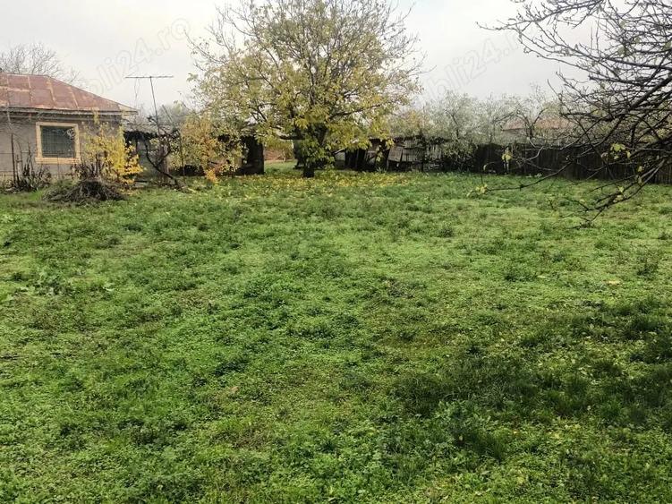 Casă cu 3 camere cu Teren 1100 Mp în Socetu