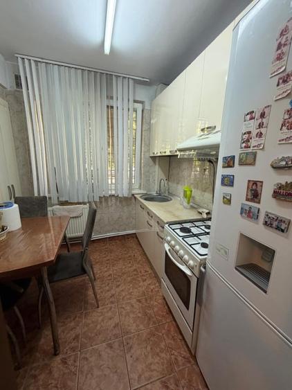 Apartament cu 2 camere semidecomandat, mobilat în Titulescu