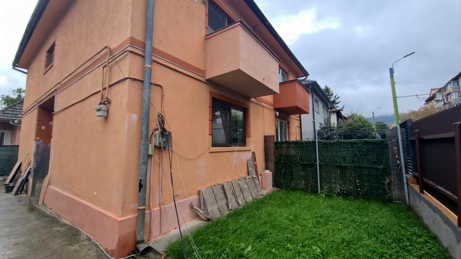 Casă cu 7 camere cu Canalizare în Răcădău