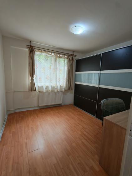 Apartament cu 2 camere decomandat în Roșu