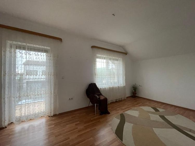 Casă individuală cu 5 camere cu Canalizare în Moșnița Veche