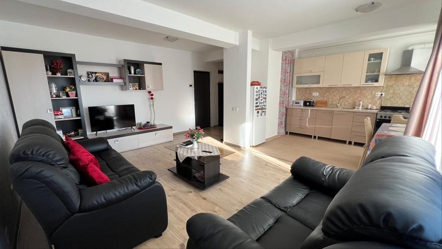 Apartament cu 2 camere decomandat în Între Lacuri