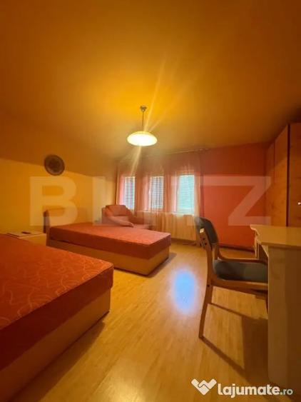 Apartament cu 3 camere semidecomandat în Democrației