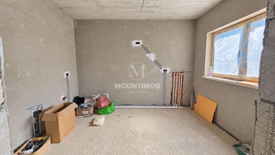 Duplex cu 3 camere cu Canalizare în Cristian