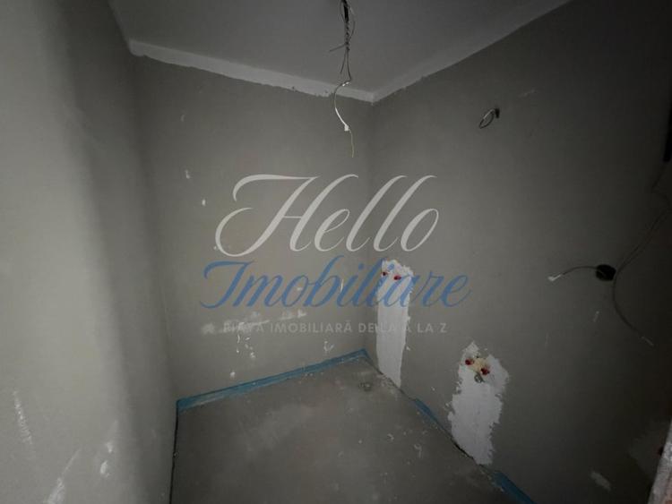 Apartament cu 3 camere decomandat în Florești