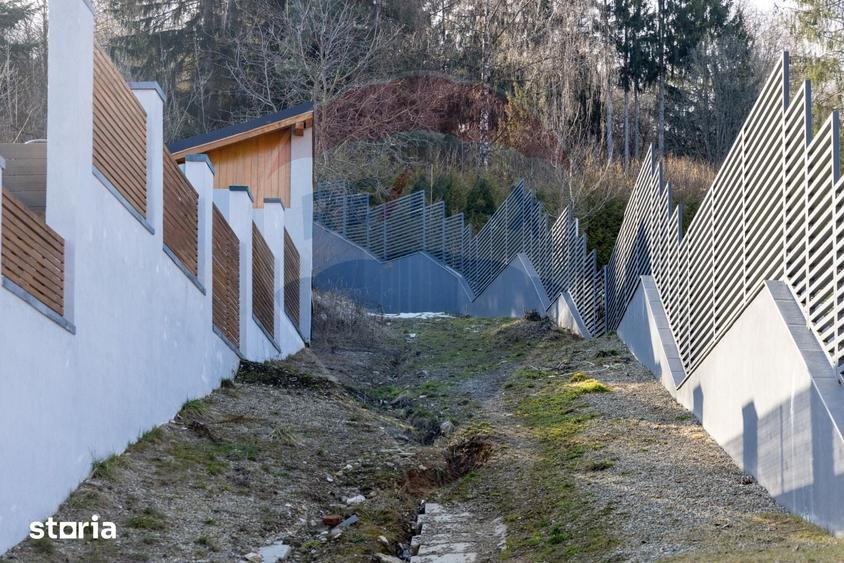 Teren de 3731 mp, în Schei