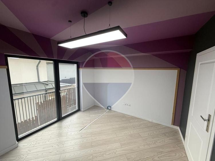 Casă individuală cu 13 camere cu Teren 600 Mp în Zorilor