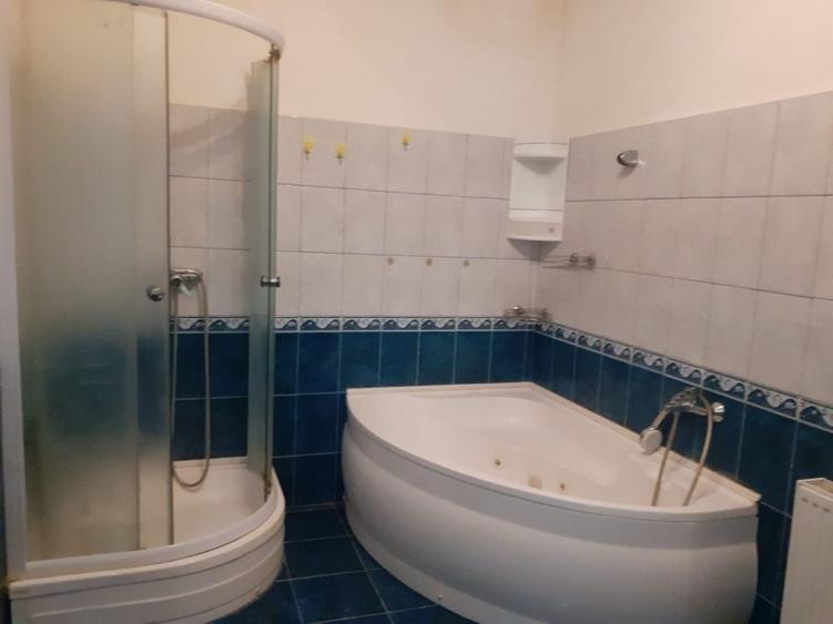 Proprietar inchiriez apartament 3 camere +garaj zona Piata Spitalului - 6